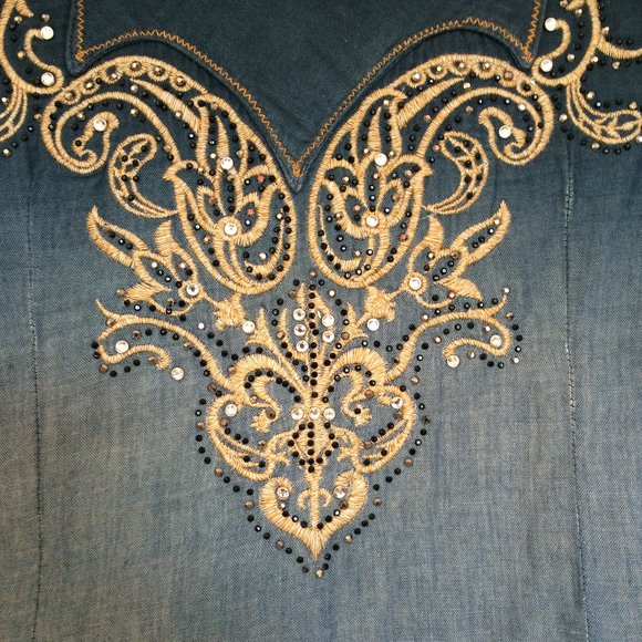 Miss Me Womens Sleeveless Embroidered Blouse Medium Blue Rhinestones Pearl Snap - Picture 3 of 10